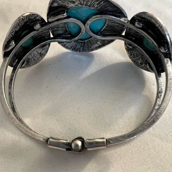 Silver Tone and Turquoise Colored Stone South Western Bracelet & Earrings Set - Picture 8 of 9